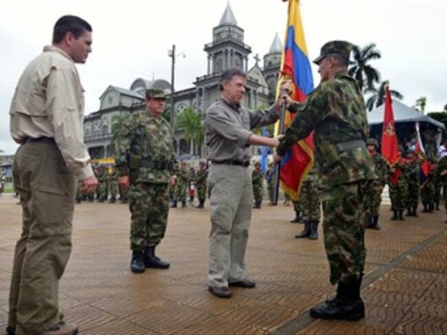 Santos confirma secuestro del general Álzate en Chocó