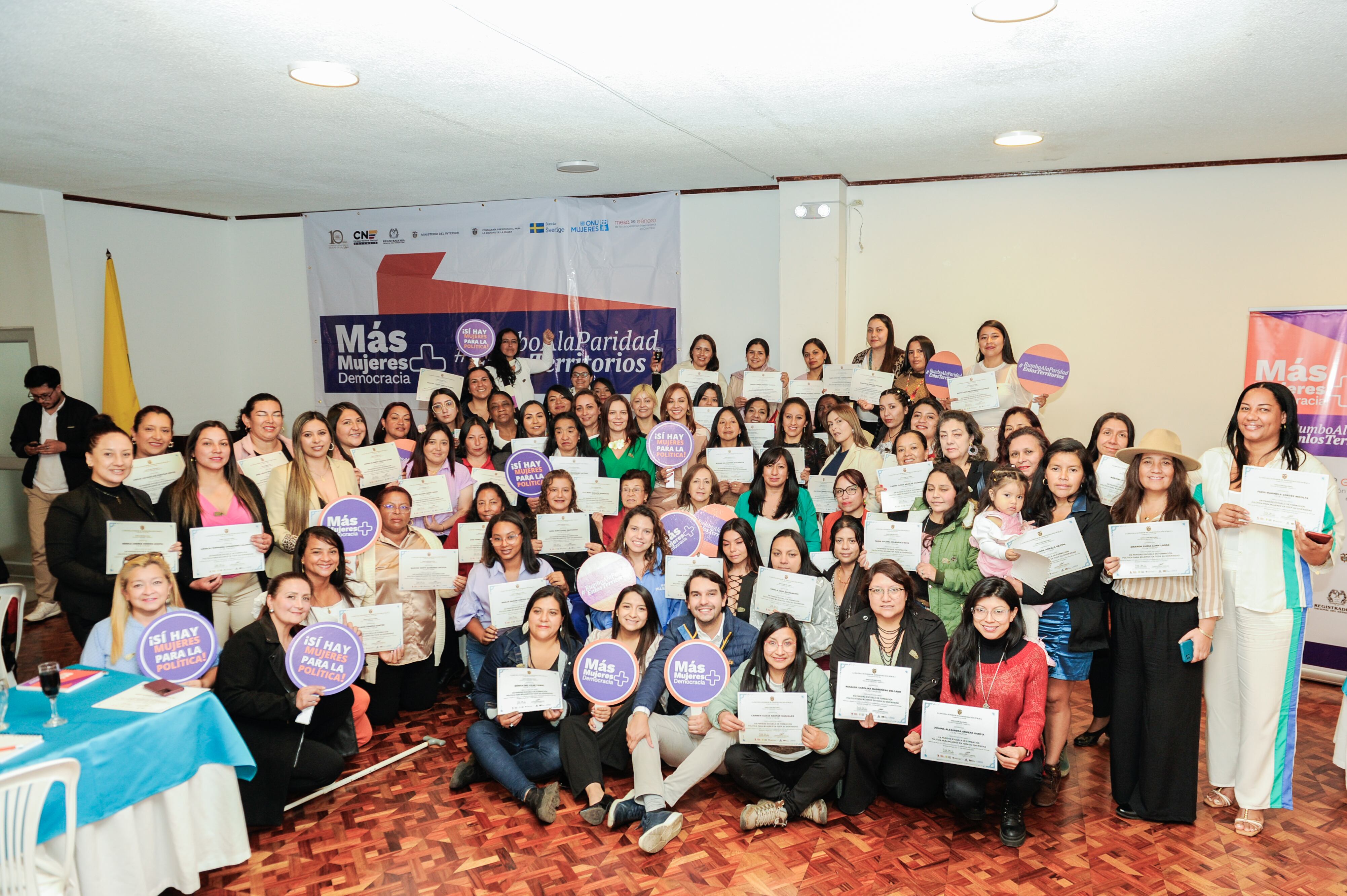 Estrategia más mujeres más democracia.