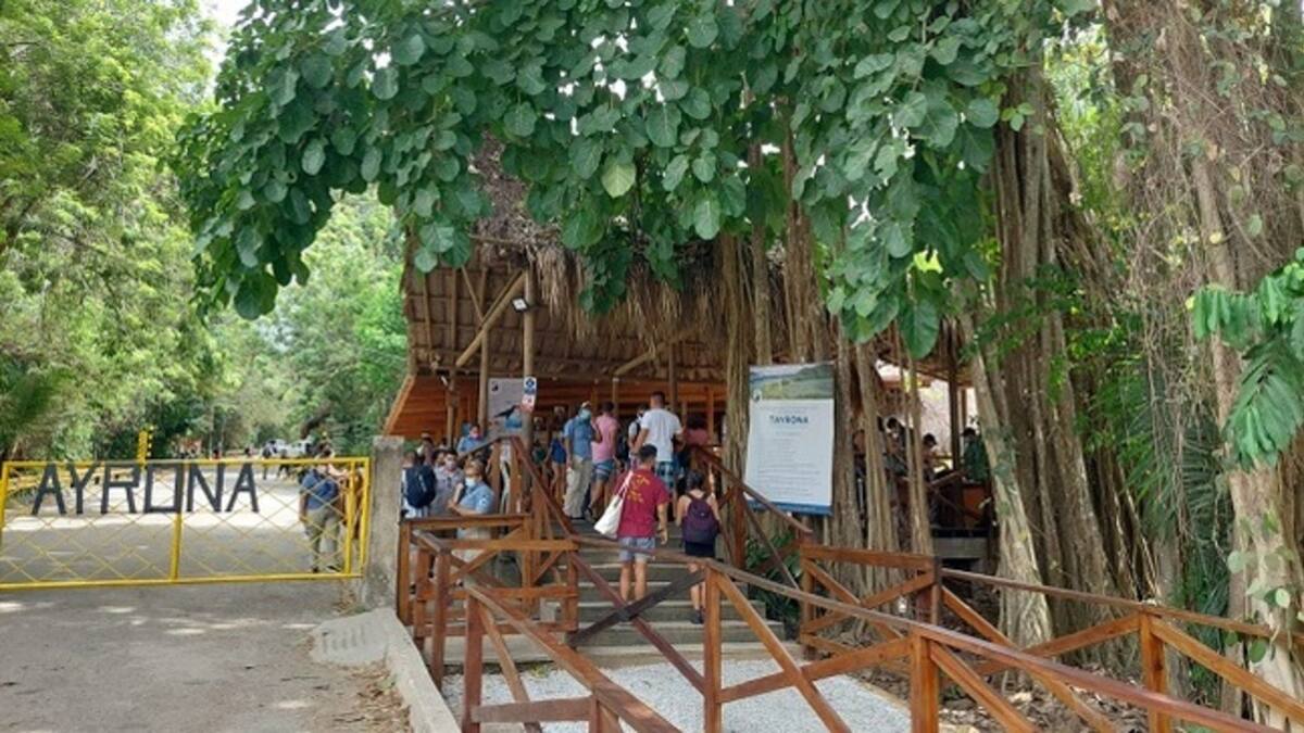 Disminuyen turistas por crisis de aerolíneas, el Tayrona es uno de los destinos afectados