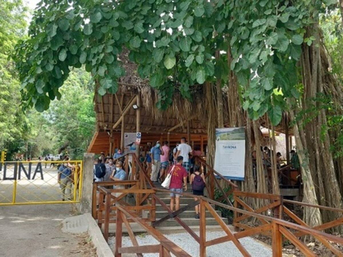 Disminuyen turistas por crisis de aerolíneas, el Tayrona es uno de los destinos afectados