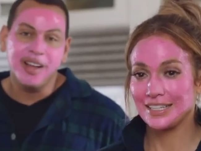 El incomodo video de Kim Kardashian y JLo con mascarilla en la cara