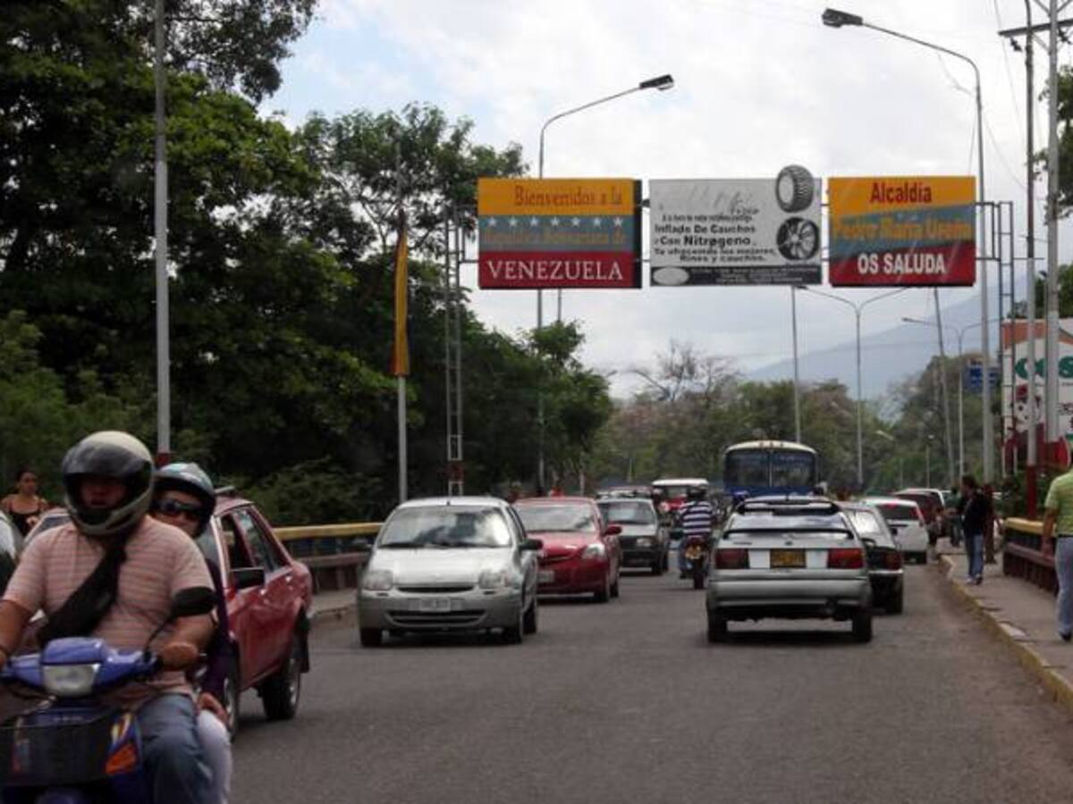 Asamblea de Venezuela le insistirá a Maduro en la apertura total de la frontera