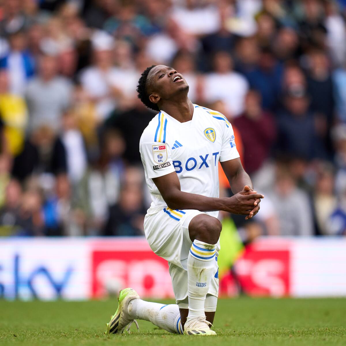 Luis Sinisterra abandonaría el Leeds United: fue ofrecido a un histórico equipo europeo