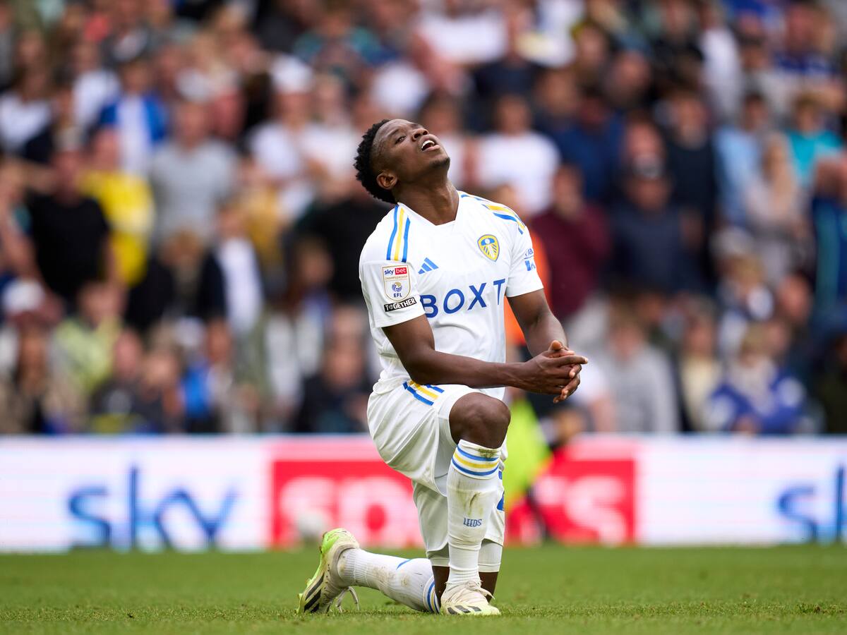 Luis Sinisterra abandonaría el Leeds United: fue ofrecido a un histórico equipo europeo