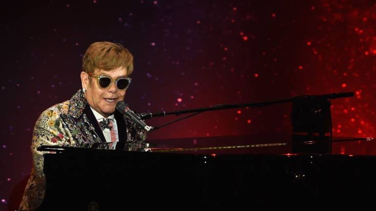 Elton John se despedirá de la escenarios con un concierto en Los Ángeles.