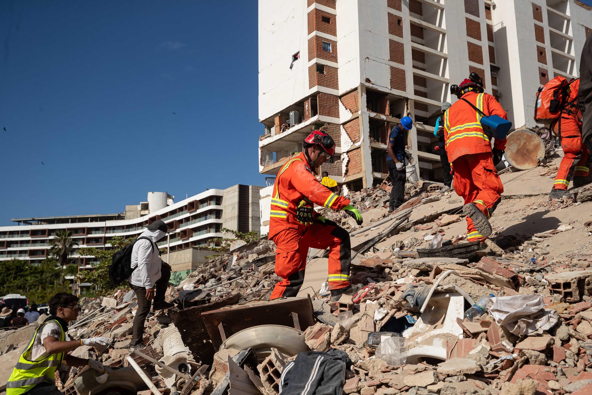 Aumentó la cifra de muertos y heridos por el doble terremoto en Venezuela. EFE/ Ronald Peña R