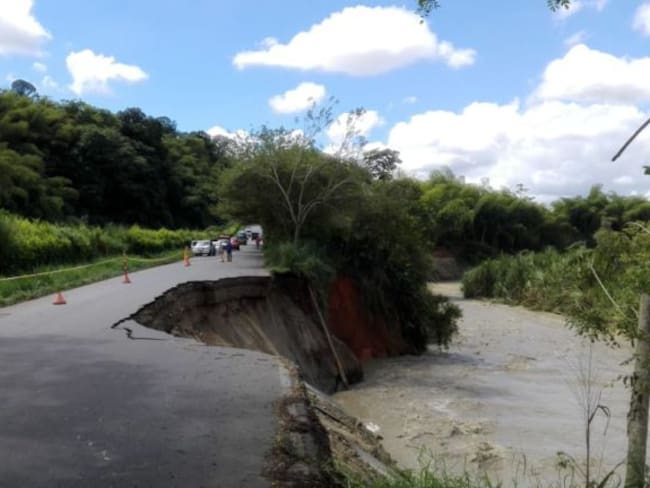 5.000 millones de pesos para arreglar la vía Río Verde – Barragán en Quindío