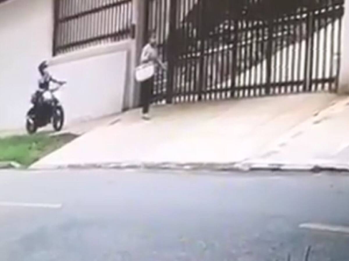 "La Policía no me ha contactado": Mujer arrastrada en robo