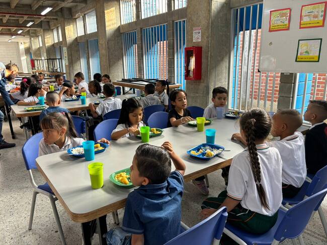 Con PAE y transporte escolar iniciaron clases 132 mil estudiantes de colegios oficiales
