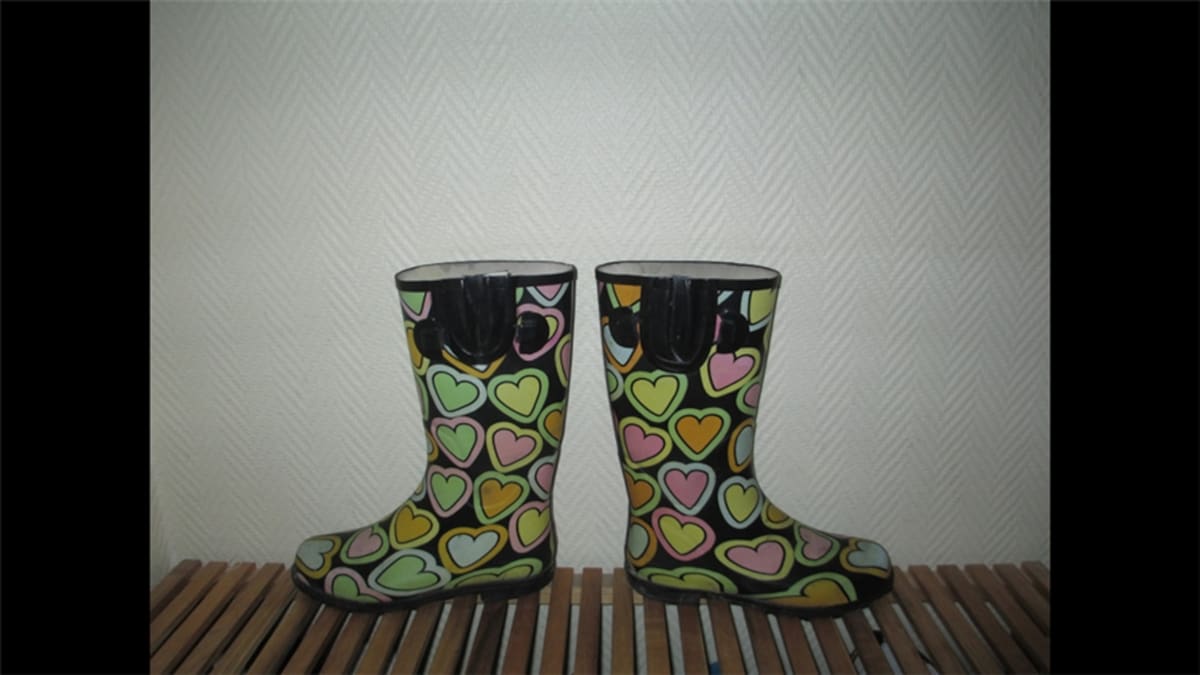 Omar Marentes nos cuenta la historia detrás de este par: “Los mandé a hacer para un personaje del próximo montaje de la escuela de formación de actores Goyenechus, en Bogotá, Colombia”.