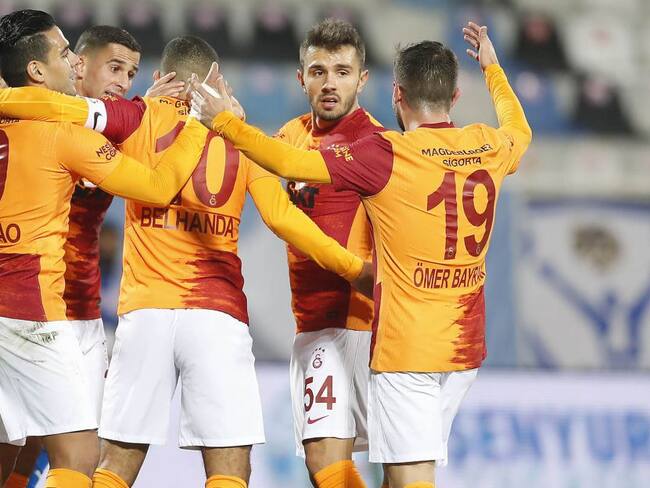 Falcao marcó un golazo y se fue expulsado en victoria del Galatasaray