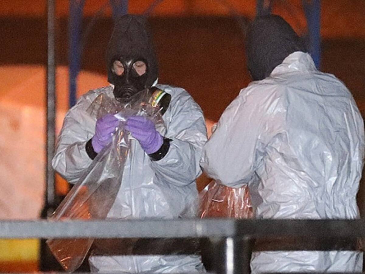 Exespía ruso resultó infectado con agente tóxico en su domicilio, según policía británica