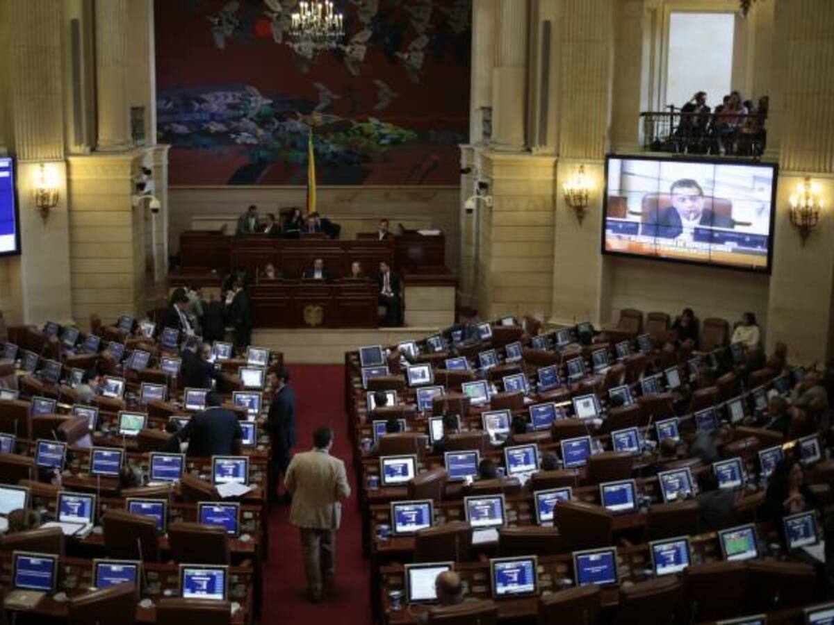 Corte Constitucional decidirá si tumba reforma que dio vía libre a la reelección en Colombia