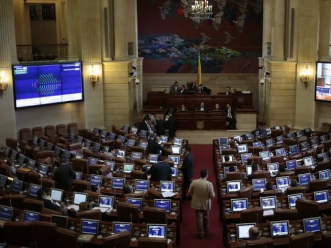 Corte Constitucional decidirá si tumba reforma que dio vía libre a la reelección en Colombia