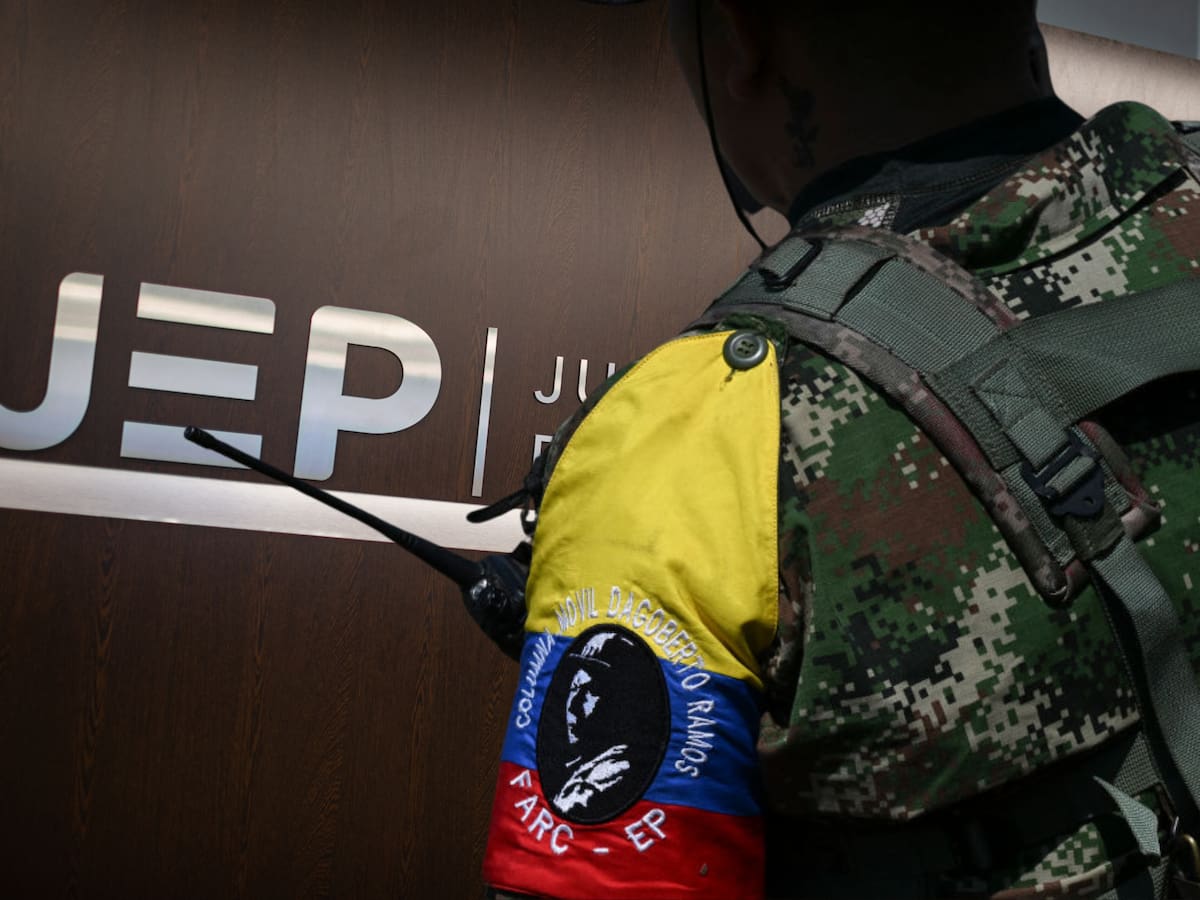 JEP imputa crímenes de guerra y lesa humanidad a 22 exjefes de las Farc