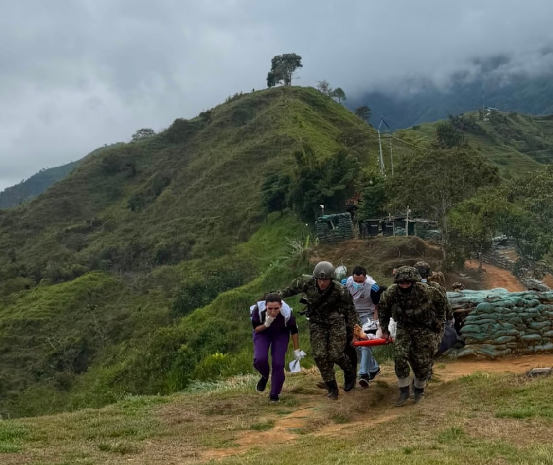 Joven evacuado vía aérea de Briceño herido por explosIvos- foto CACOM 5