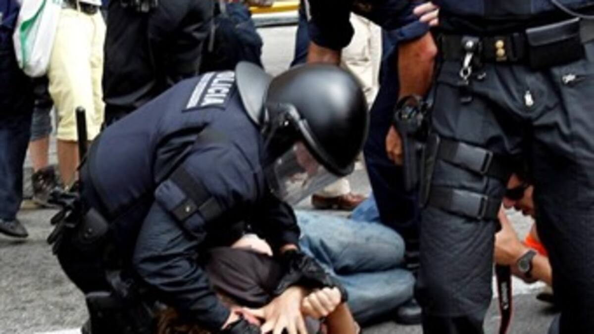 121 heridos deja represión policial que buscaba desalojar a los 'Indignados' en Barcelona