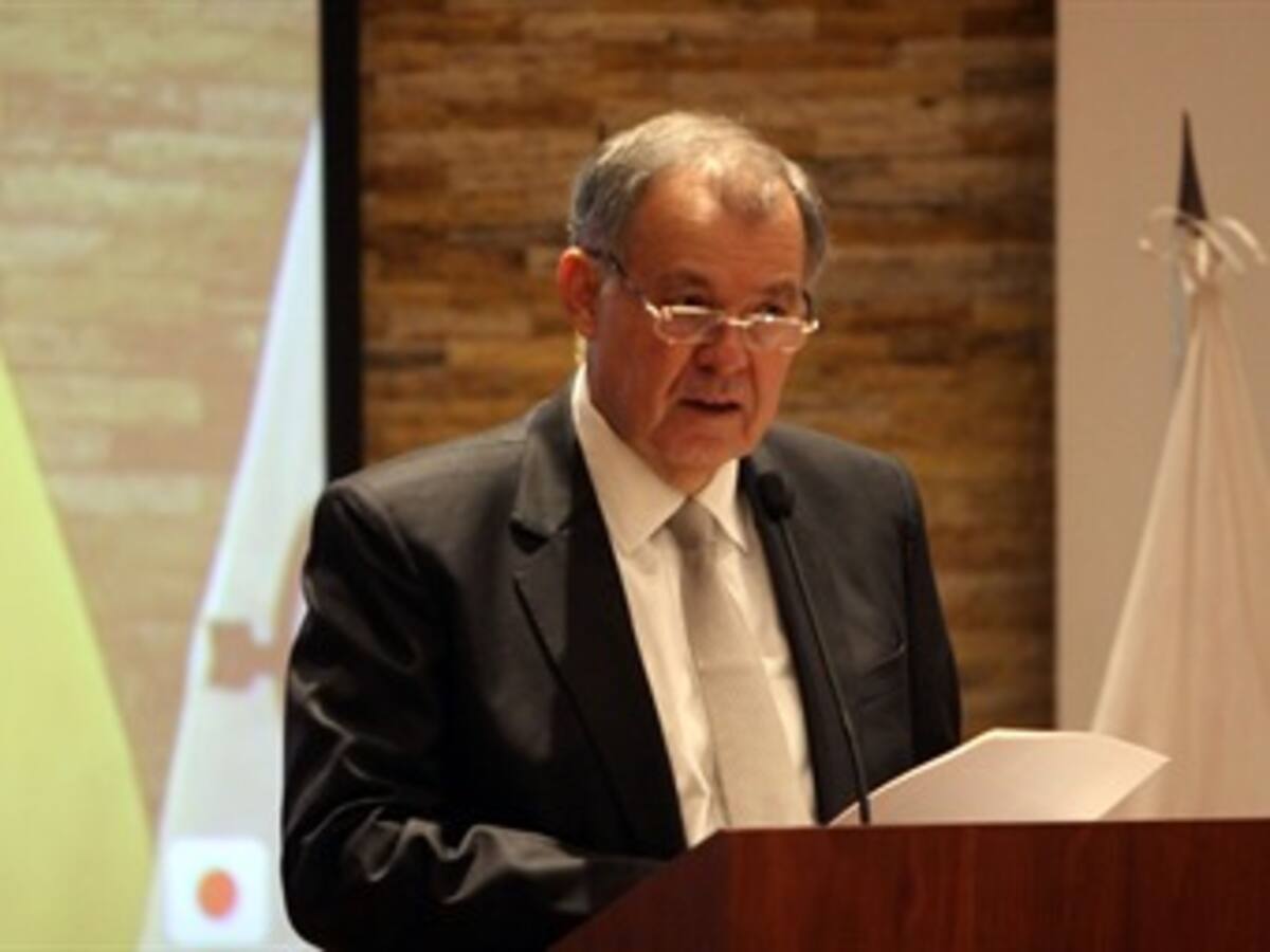 Fiscal y presidente proponen paz insostenible: procurador