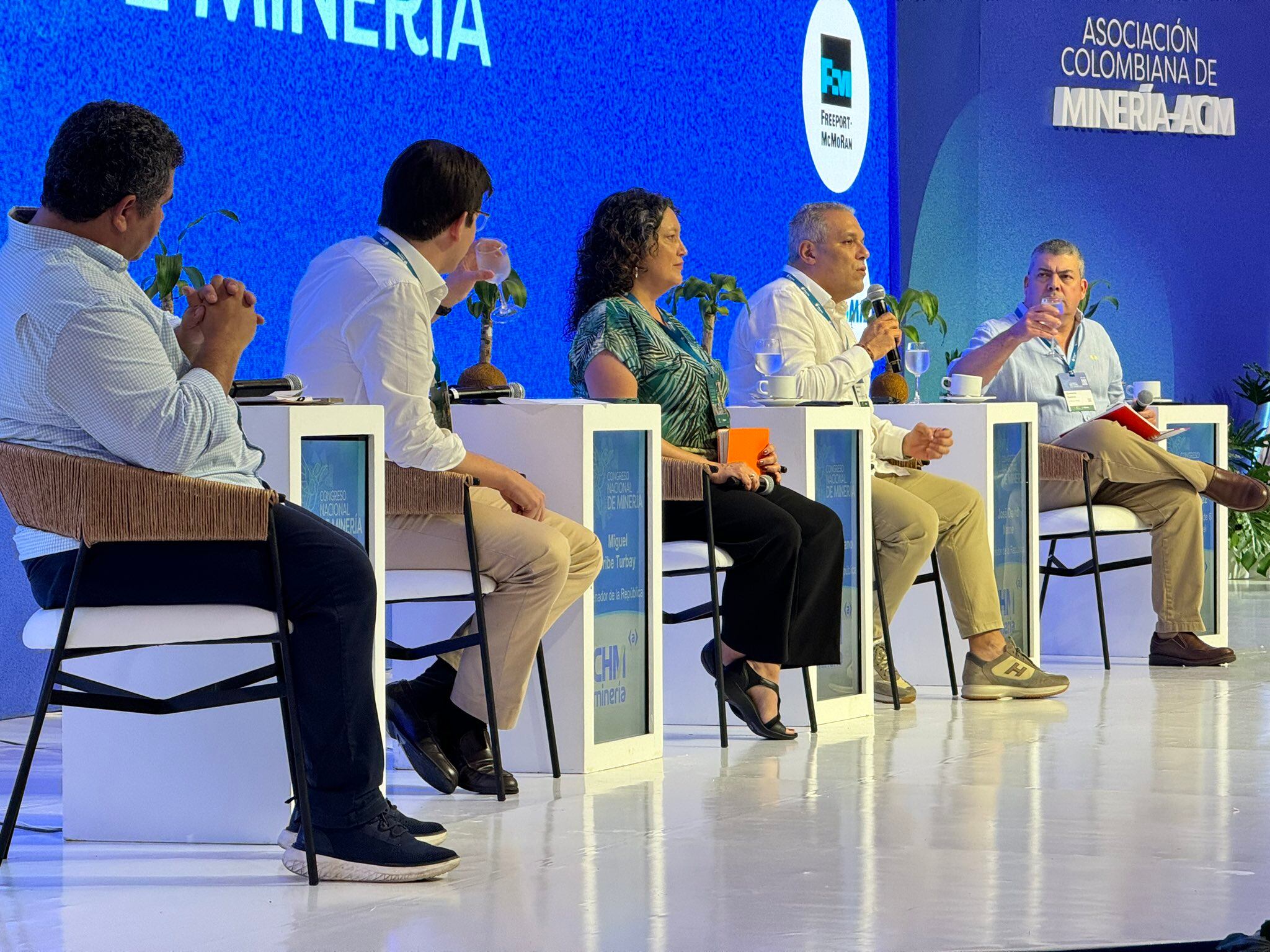 Senadores en el Congreso de Minería en Cartagena criticaron políticas del Presidente Petro