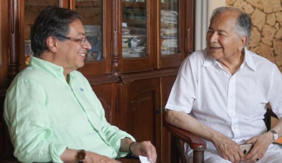 Gustavo Petro Urrego con su padre, Gustavo Petro Sierra 