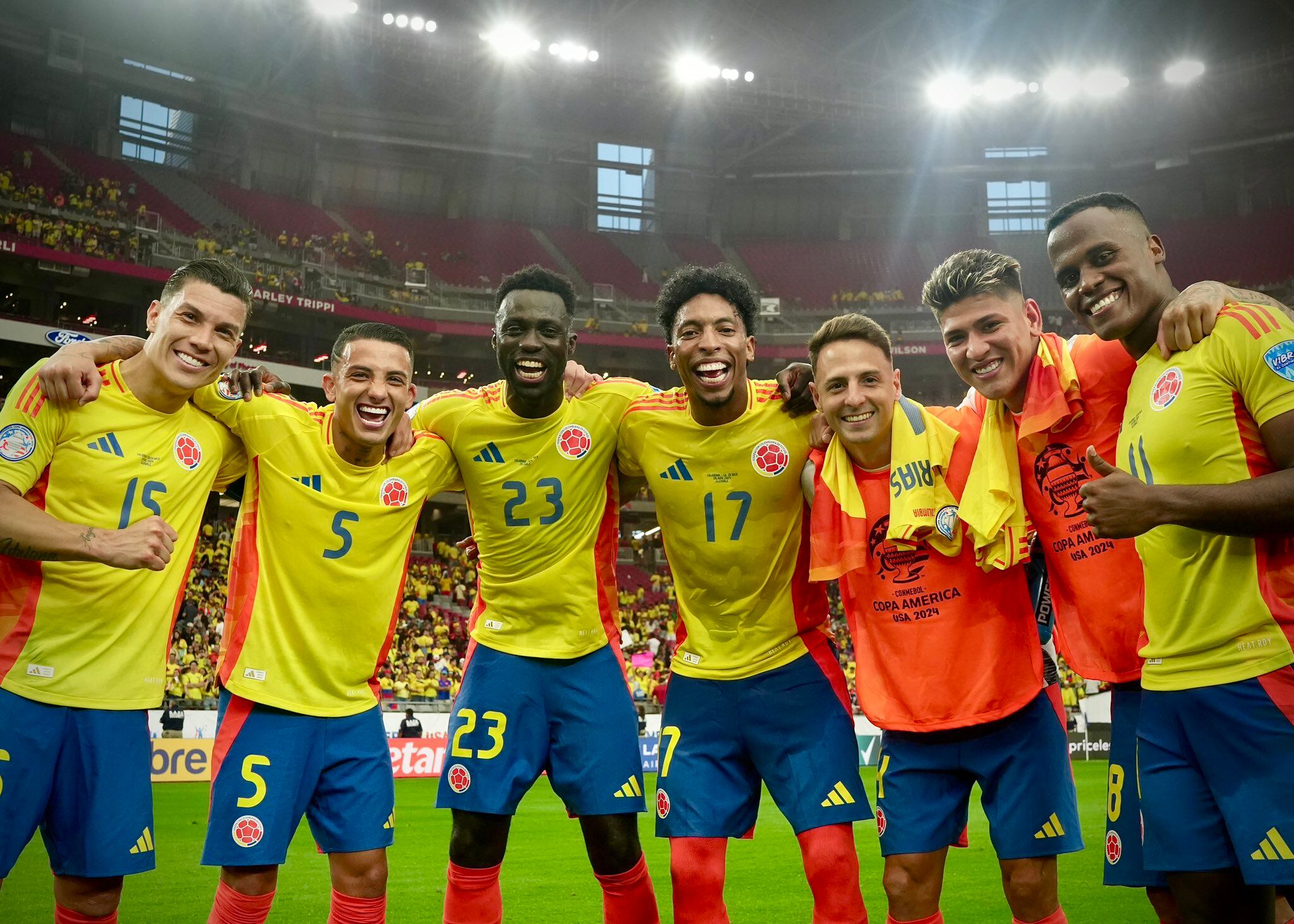Los jugadores de la Selección Colombia celebran el triunfo ante Costa Rica / FCF.