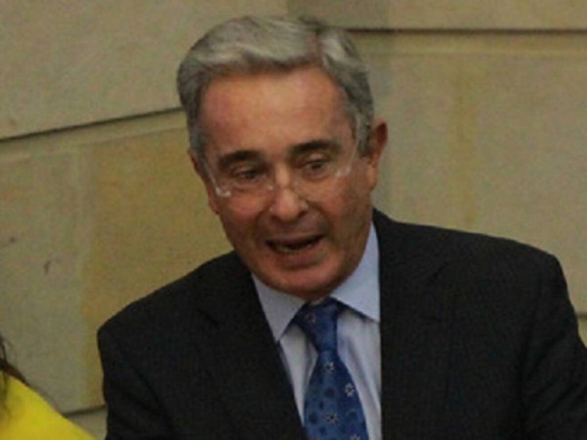 Sobrecostos en Reficar es responsabilidad del Gobierno Santos, afirma Uribe