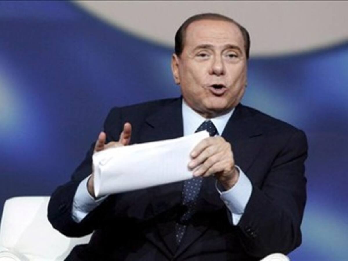Fotógrafo dice que entre las fotos de Berlusconi hay una de una boda fingida
