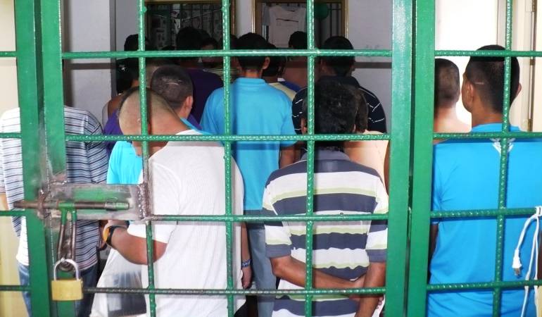 En dos salas que no deberían haber más de 20 personas retenidas hay 137.