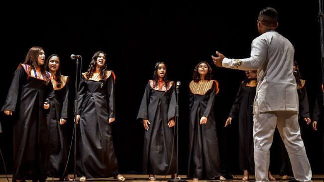 El evento tuvo lugar en el Teatro Adolfo Mejía, donde además se realizó la tradicional Masa Coral