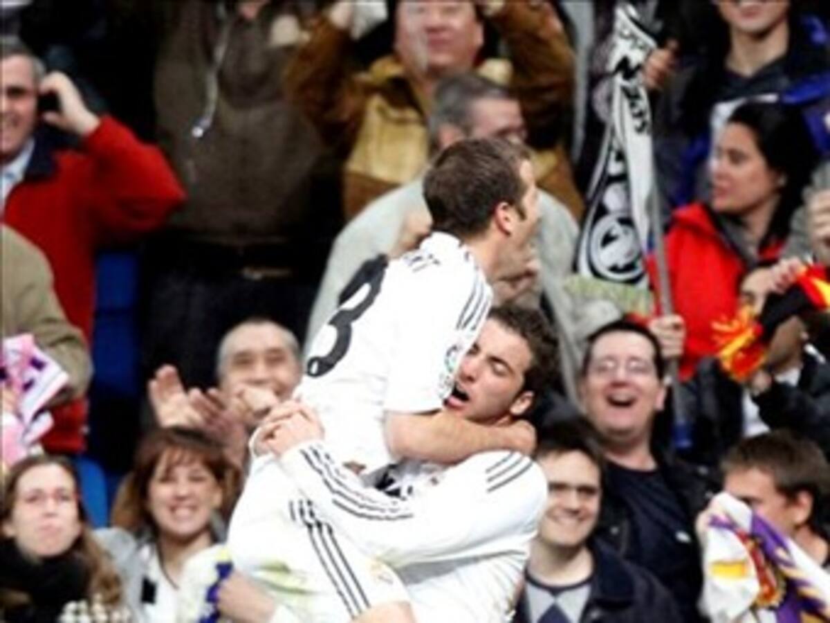 El Madrid prolonga su estancia en el liderato y el maleficio del Atlético