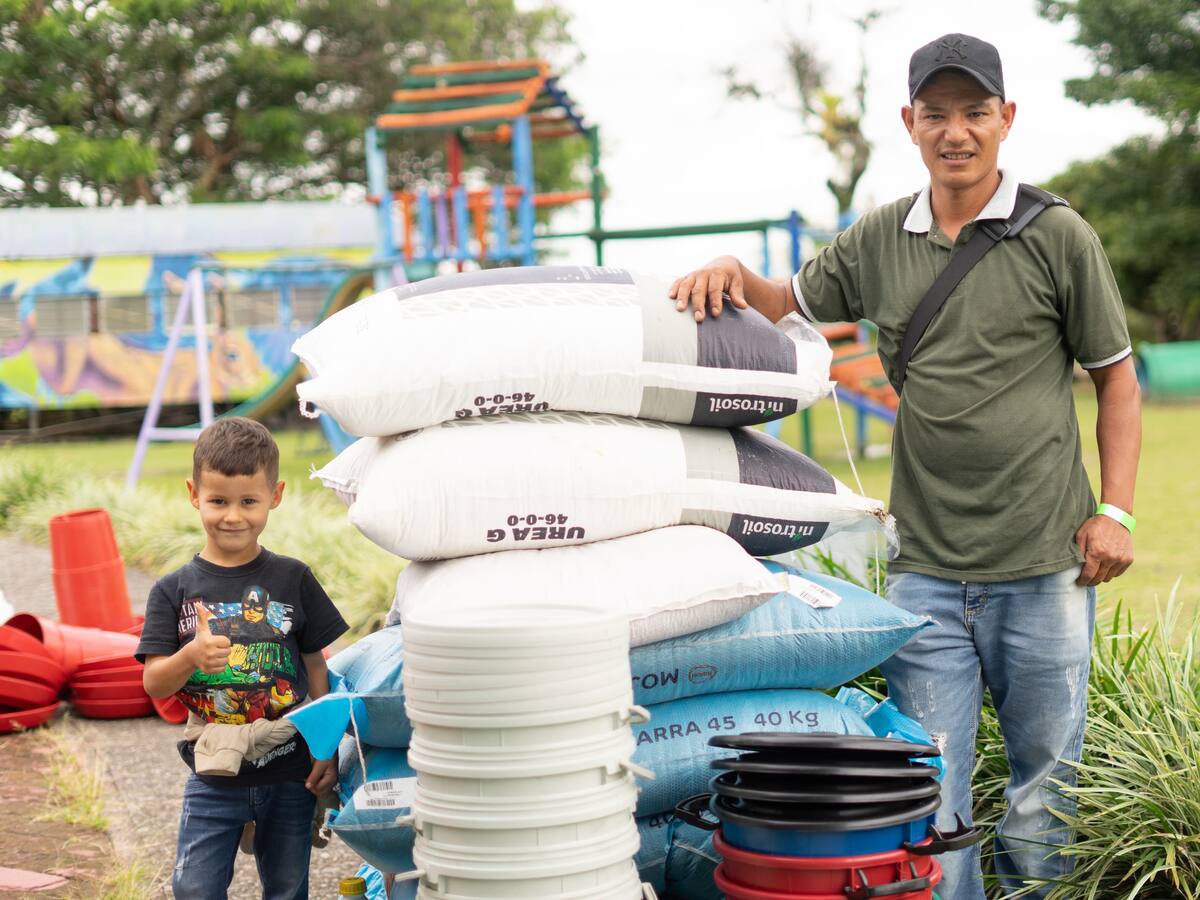 Más de 500 productores rurales de Pereira recibieron kits agrícolas para fortalecer su producción
