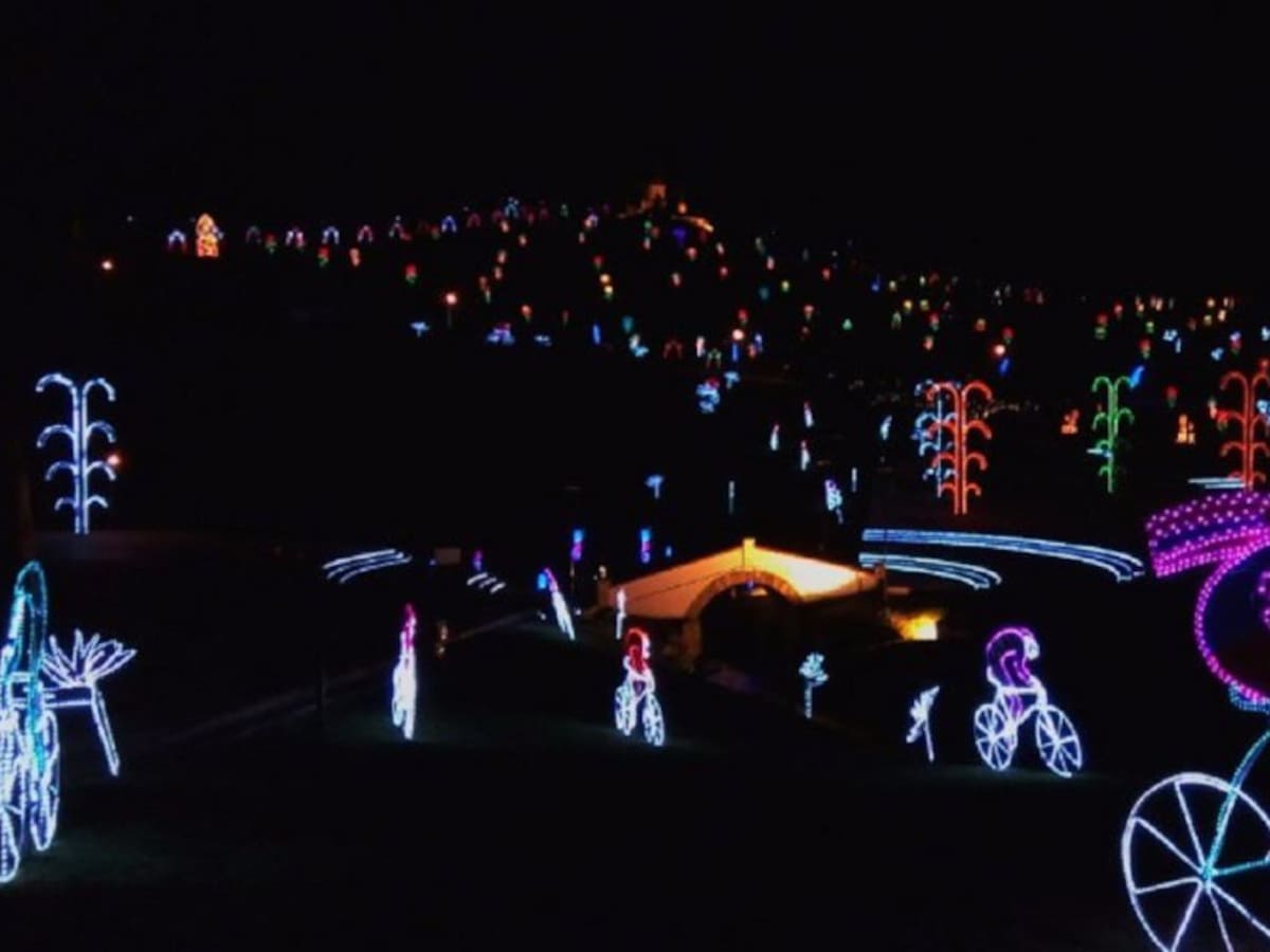 Puente de Boyacá y Pantano de Vargas con luces navideñas hasta la madrugada
