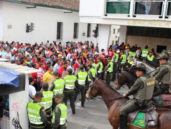 Disturbios en Popayán entre educadores y Fuerza pública