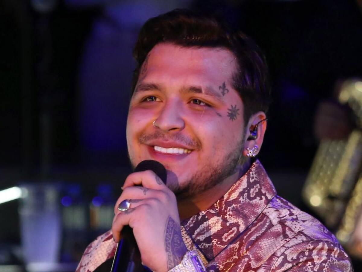 Estaba emocionado por cantarles: Nodal se disculpa con sus fans de Medellín