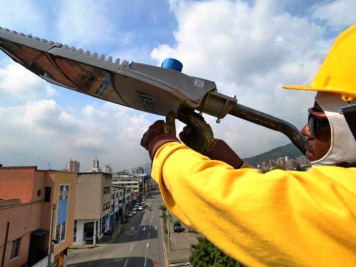 En incertidumbre concesión de alumbrado público tras debate en el Concejo