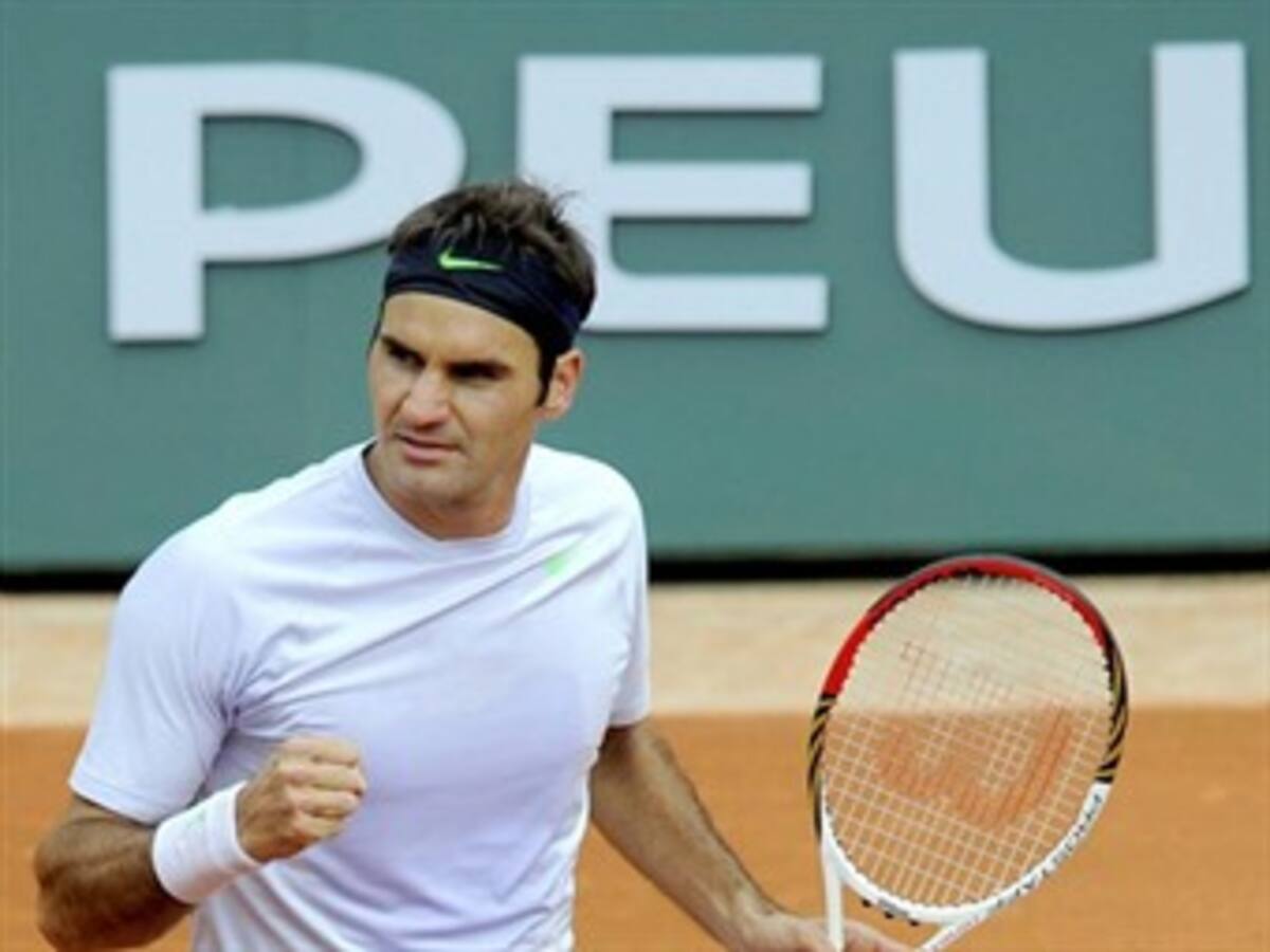 Federer gana en cinco sets a Simon y se medirá en cuartos contra Tsonga