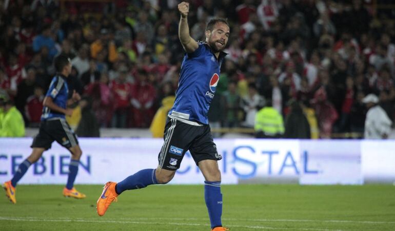 Federico Insúa celebra uno de sus dos goles marcado a Santa Fe en 2015.
