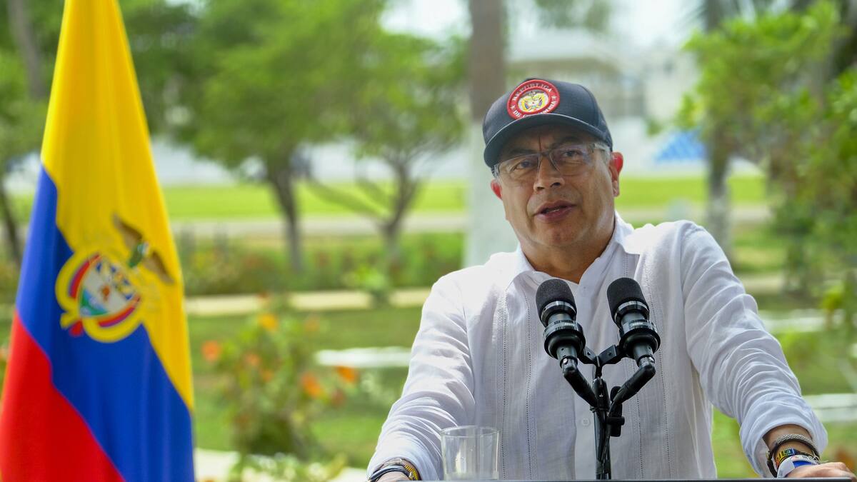 Que manera tan sucia de usar algo sagrado como la paz: Petro a Olmedo