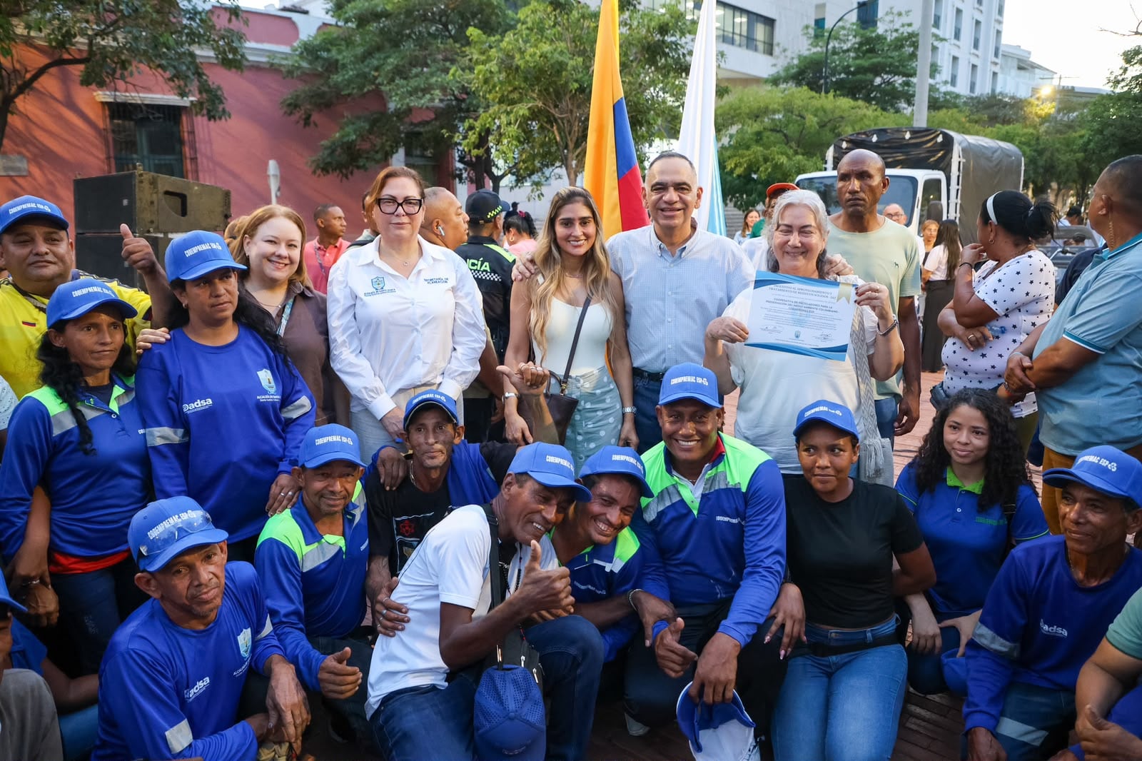 Entregan vehículos y $3.320 millones para fortalecer el reciclaje en Santa Marta. Foto: Alcaldía de Santa Marta