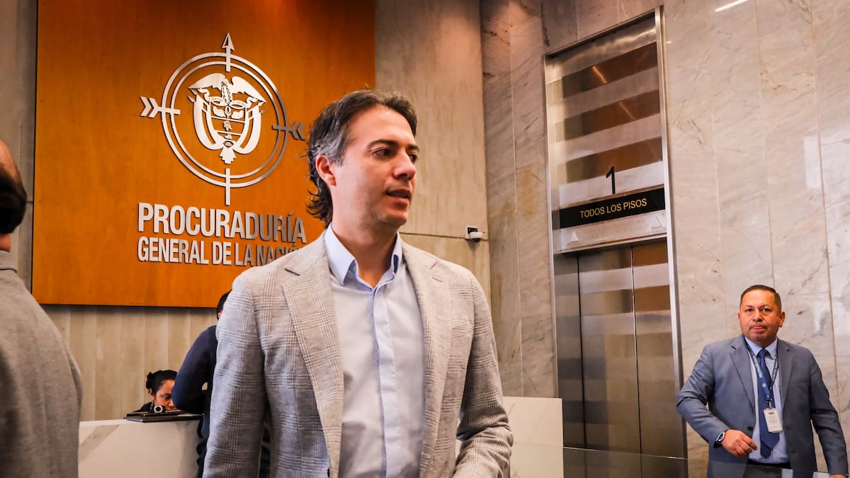 Investigan si hubo adulteración en el certificado de antecedentes disciplinarios de Daniel Quintero