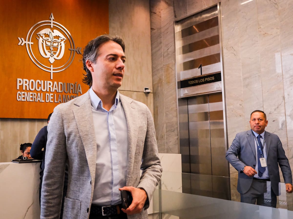 Investigan si hubo adulteración en el certificado de antecedentes disciplinarios de Daniel Quintero