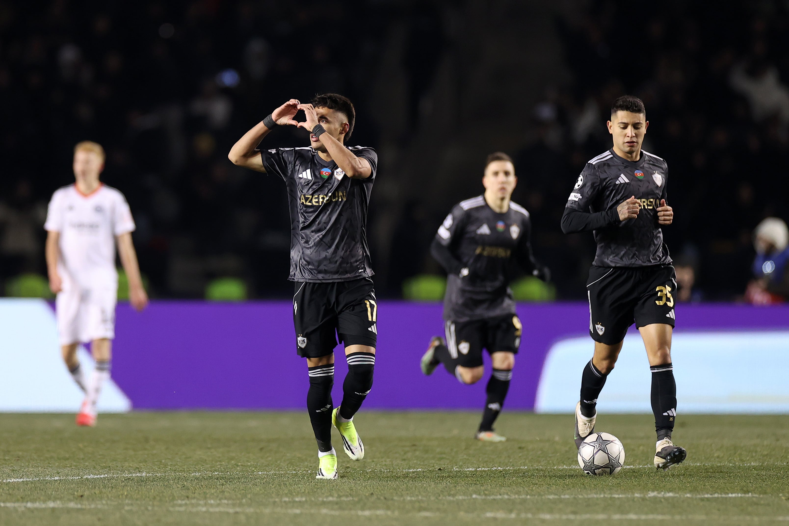 Camilo Durán festeja uno de sus dos goles ante el Frankfurt. (Photo by Aziz Karimov/Getty Images)