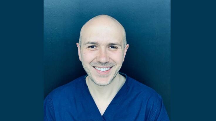 Entrevista con El doctor Carlos Jaramillo presenta su tercer libro llamado "Como", en el que propone a la comida como centro medicinal.