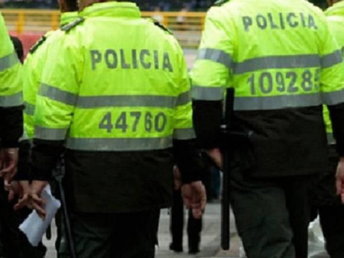 Capturan a dos policías por exigirle dinero a un ciudadano en Santa Marta