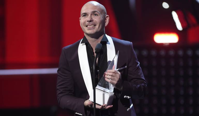 Pitbull recibe el Premio Dick Clark a la Trascendencia Musical.