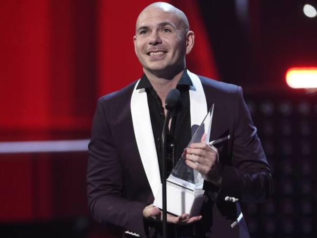 Pitbull recibe el Premio Dick Clark a la Trascendencia Musical.