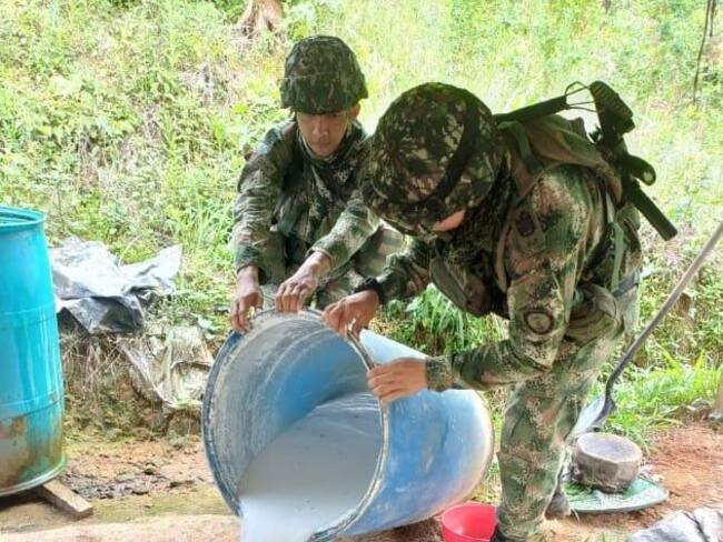 Uniformados del Ejército hallaron laboratorios para el procesamiento de coca.
