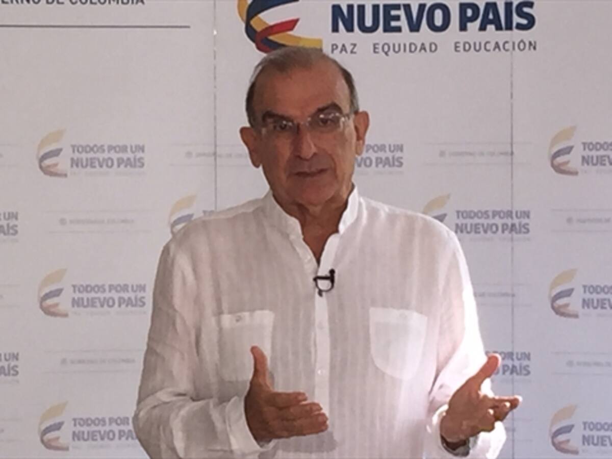 Las Farc no pueden seguir atentando contra los campesinos: De la Calle