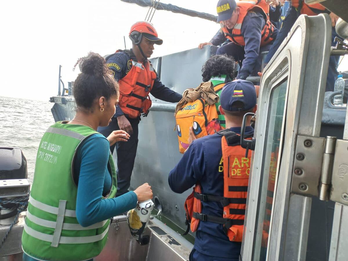 Un muerto y más de 30 personas a la deriva dejó un asalto en aguas de Buenaventura, Valle