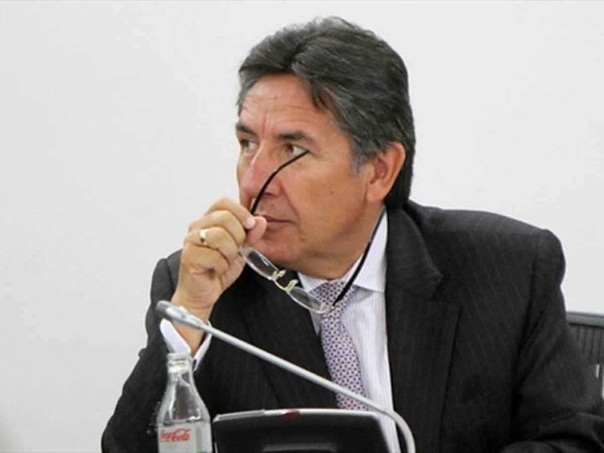 Congresistas firman carta en la que piden al Superministro que no renuncie